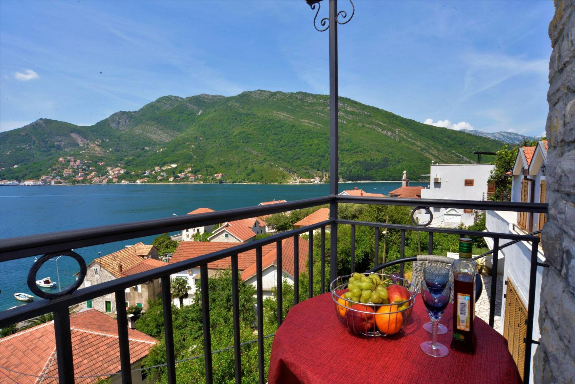 Apartments Okuka Tivat Zewnętrze zdjęcie